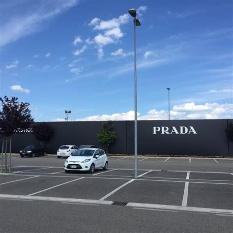 prada space outlet montevarchi opening hours